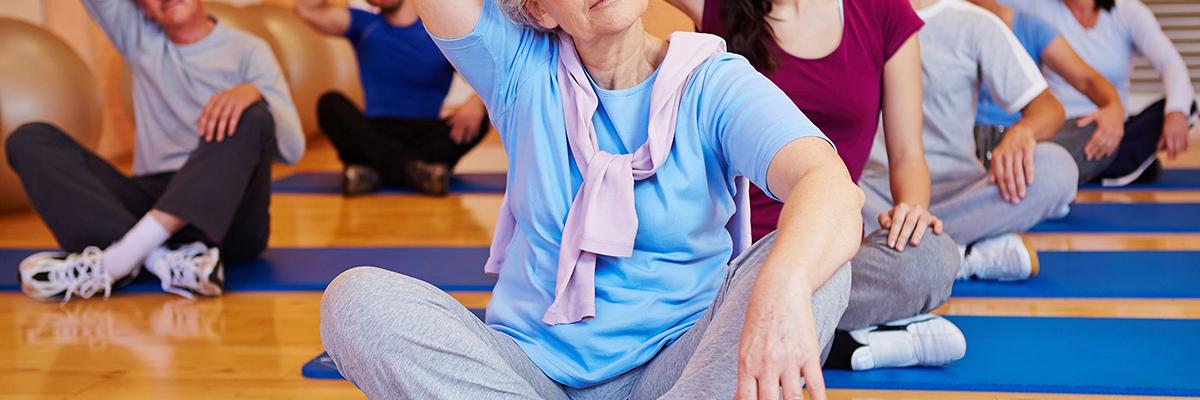Yoga terapéutico para mejorar la postura - FisioClinics Bilbao