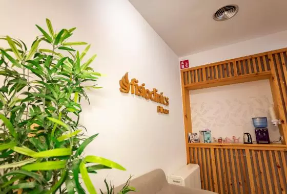 FisioClinics Bilbao Sala de espera Health Corner